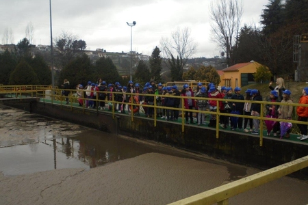 MEIA CENTENA DE CRIAN�AS VISITARAM A ETAR DO CONCELHO